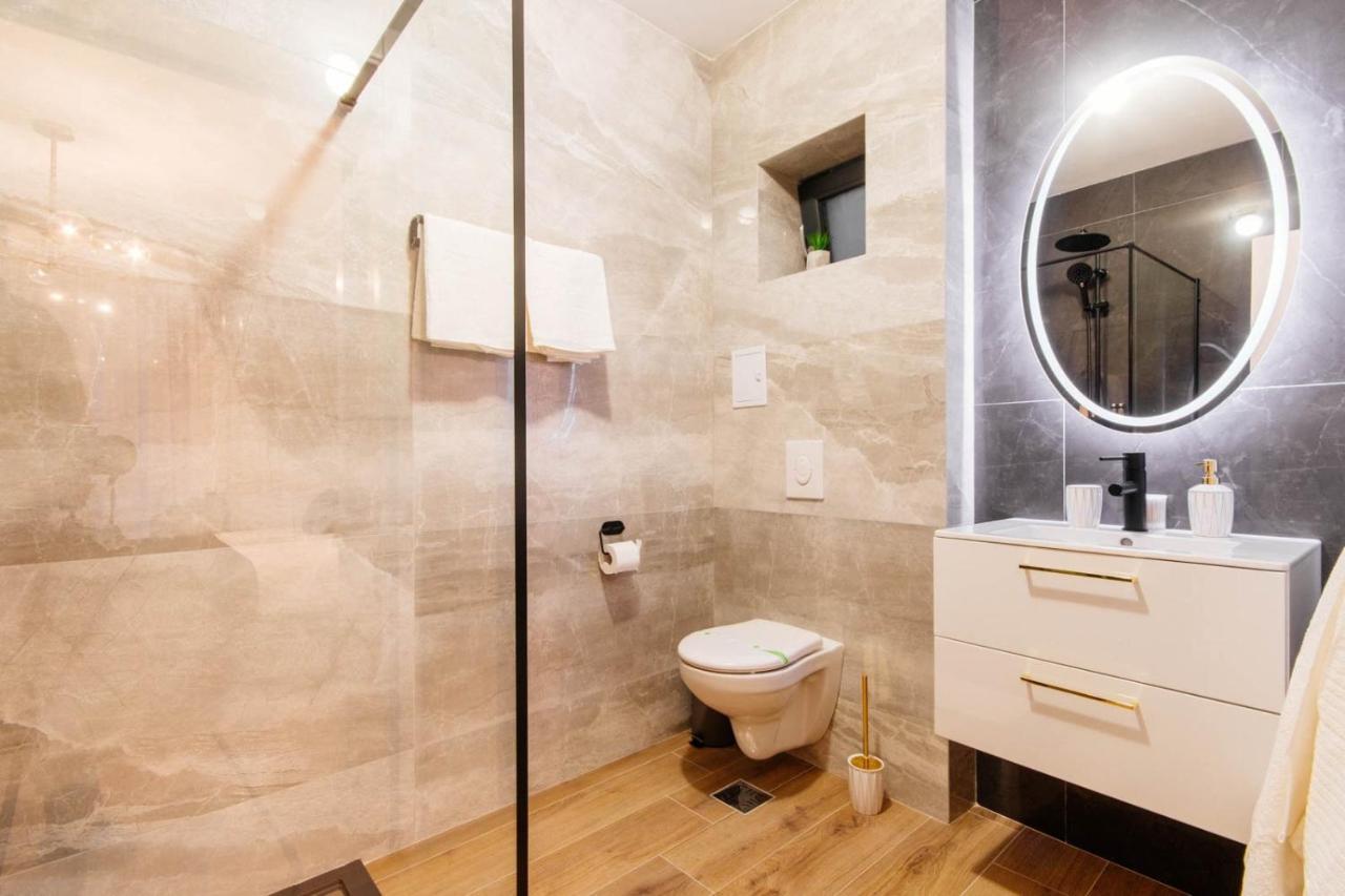 Liane Boutique Hotel Campulung Moldovenesc Bagian luar foto
