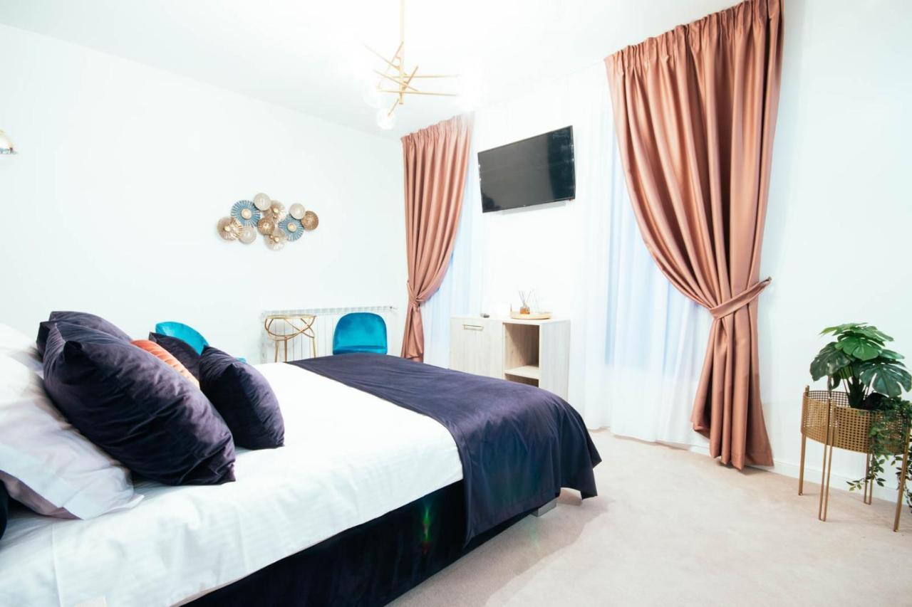 Liane Boutique Hotel Campulung Moldovenesc Bagian luar foto